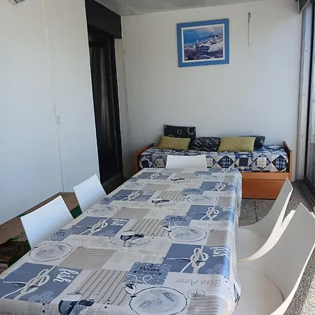 Les Pieds Dans L'eau Apartment *
